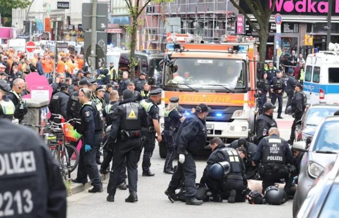 Police shoot man threatening with ax in Hamburg