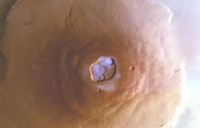 Frost discovered on some volcanoes on Mars
