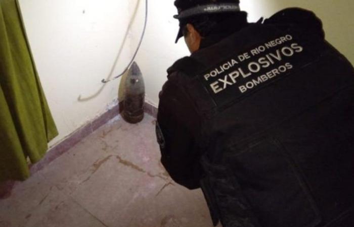 A man from Roca found a military artillery projectile in his home