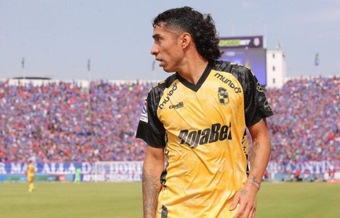 Almirón blames Luciano Cabral for arriving in Colo Colo