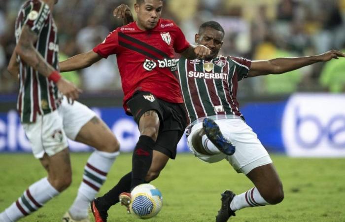 Fluminense falls to the relegation zone after losing at the Maracaná