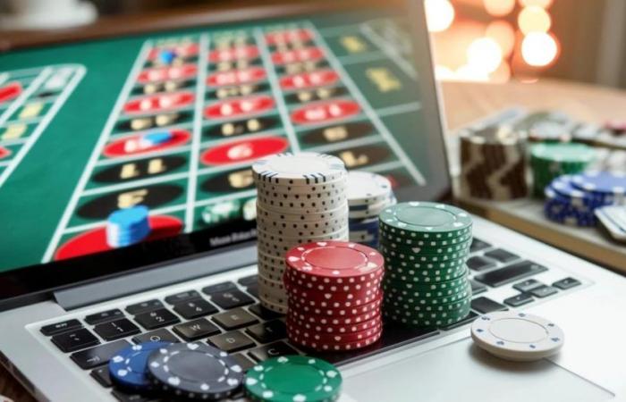The Central Bank and virtual wallets seek to stop the drama of online gambling among teenagers