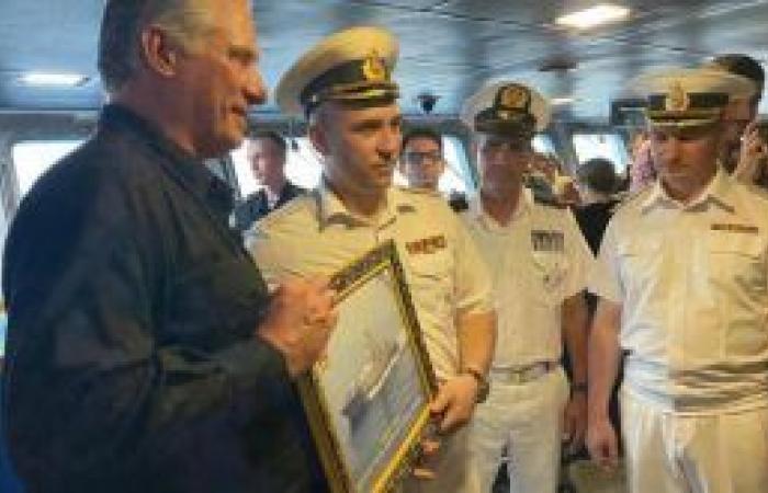 President of Cuba visits the Russian frigate docked in the port of Havana (+video) – Escambray