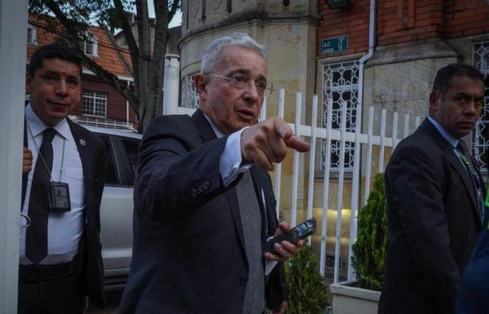 Álvaro Uribe gives his opinion on the situation in Colombia with the current administration