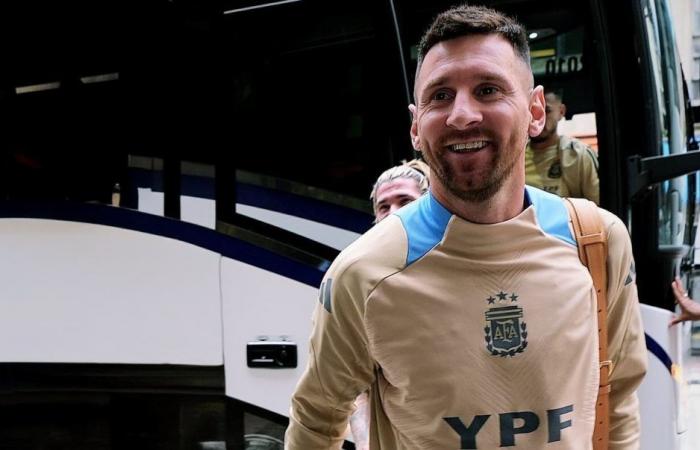 Lionel Messi’s smile upon arriving in Atlanta, the venue for the Copa América debut :: Olé
