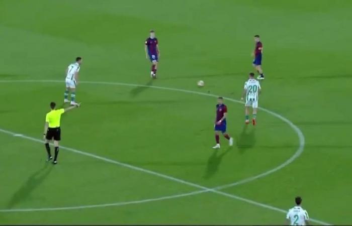 They cancel the play that could have been 0-2 for Córdoba… and Barça B ties!