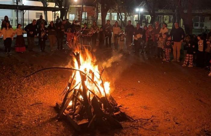 La Panoya celebrates the Festival of San Juan with music, dance and bonfire