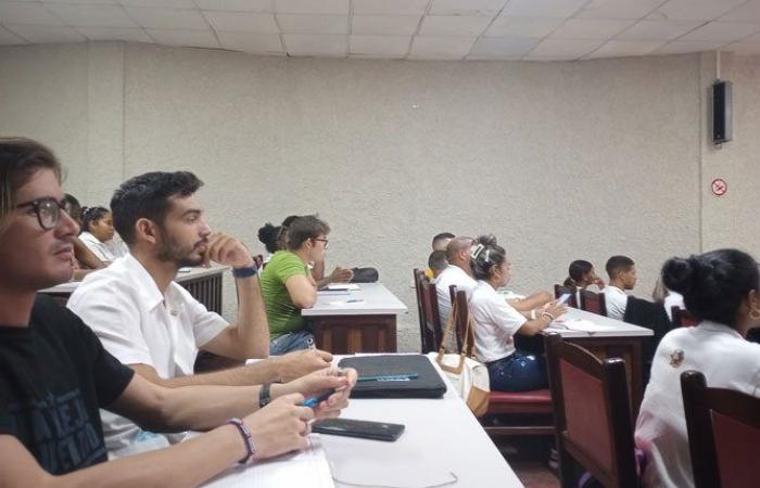 Youth disenchantment in Cuba, young people avoid the UJC and look for new opportunities abroad