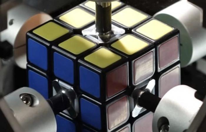 The incredible time a robot set to complete the Rubik’s cube