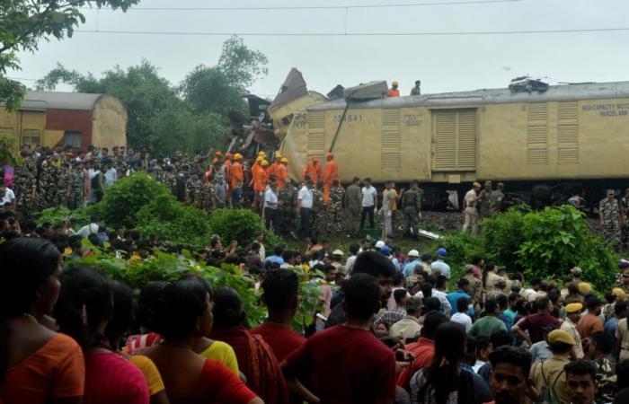 At least 15 people die after serious train crash in India