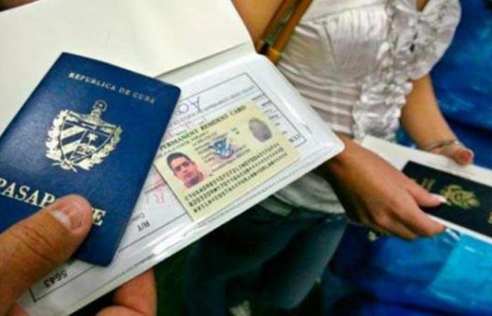 A bill proposes to eliminate the 24-month limit for Cubans abroad