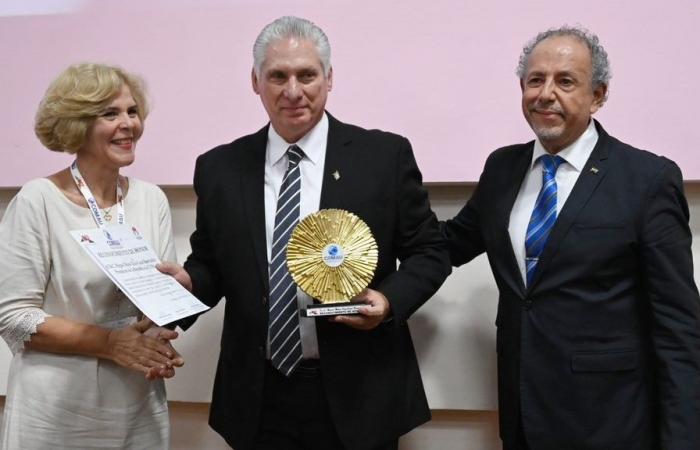 An international conference rewards Díaz-Canel for his scientific efforts, which are fruitless in practice
