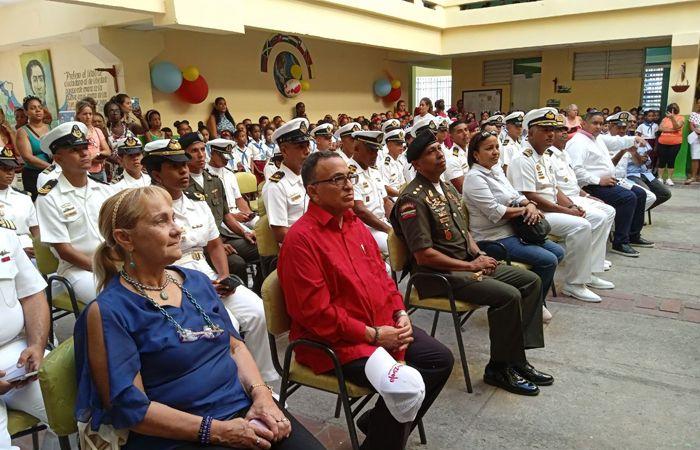 Members of the “Simón Bolívar” visit schools in Santiago (+Photos)