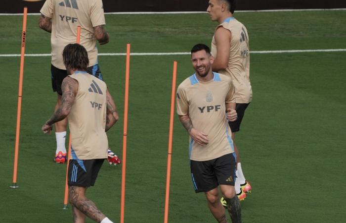 Messi with a pure smile, an unexpected visit and Scaloni who gives no clues