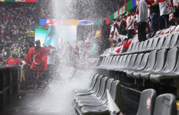 The unusual reason why the start of a Euro Cup match was in danger :: Olé