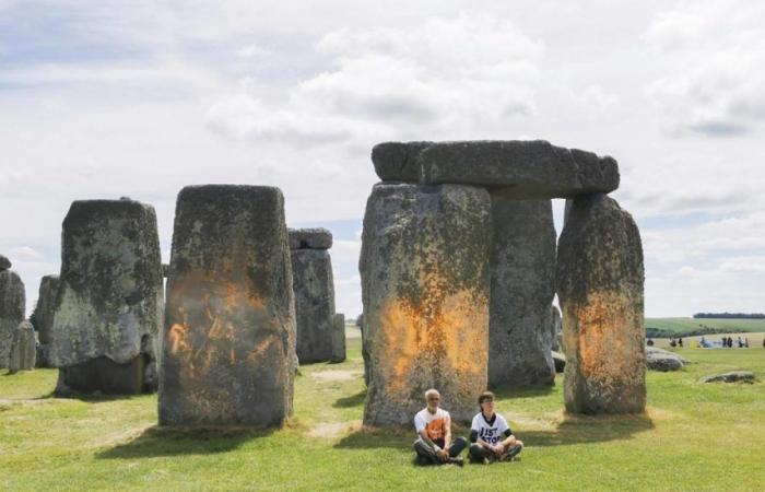 Two environmentalists arrested for throwing orange paint on the megalithic monument of Stonehenge