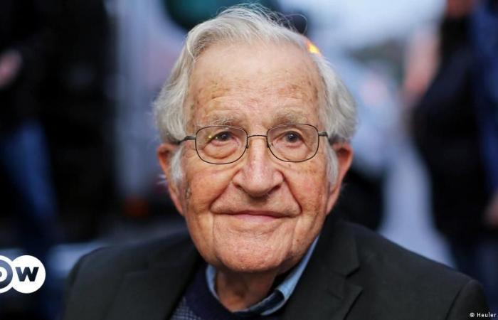 Linguist Noam Chomsky leaves hospital in Brazil – DW – 06/19/2024