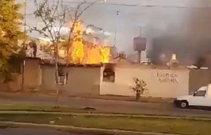 Video: a fire caused total losses in a house in Godoy Cruz