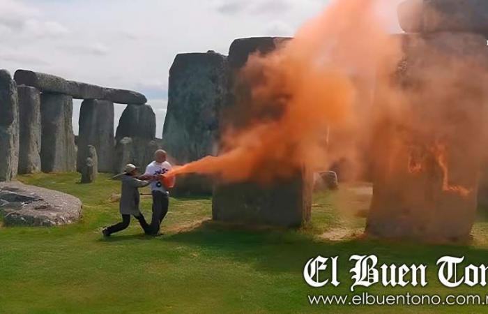 Just Stop Oil activists arrested for spraying Stonehenge with paint