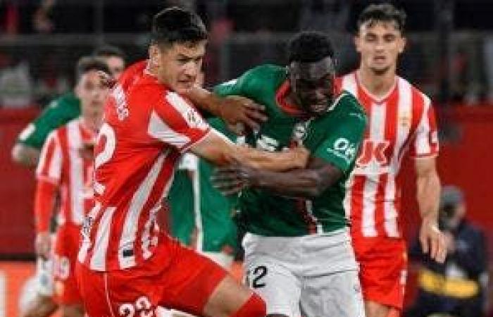Sports Plan César Montes could leave Almería this summer