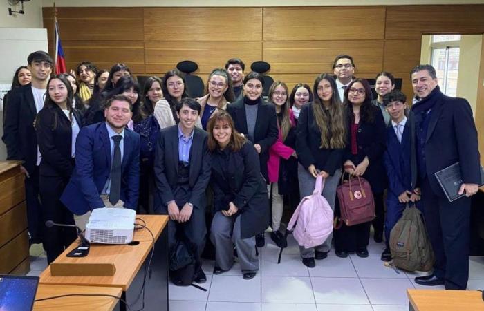 University of Valparaíso – UV Law students participate in an academic visit to the Oral Criminal Trial Court of Valparaíso
