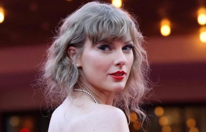 An original Taylor Swift album with unreleased versions of her songs was auctioned for more than USD 12,000