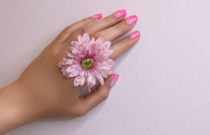 3 ‘sunset nails’ nail designs that will be a trend this summer