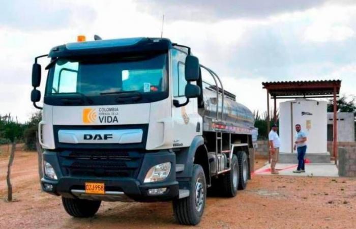 The tank trucks have been parked in La Guajira for six months. Are they going to let them rust?
