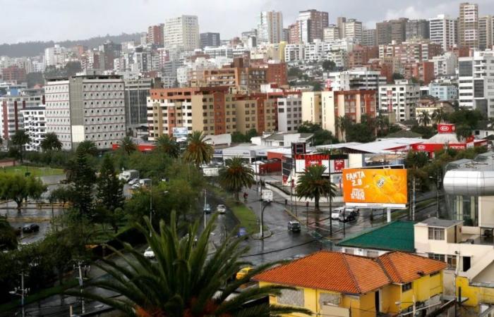 Ecuador suffers a nationwide blackout due to failures in the electrical transmission system