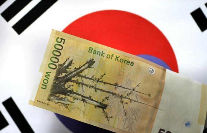 South Korean currency authorities aim to cap won against dollar at 1.385, sources say