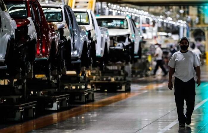 Six automakers stopped production at the same time amid the decline in general industrial activity