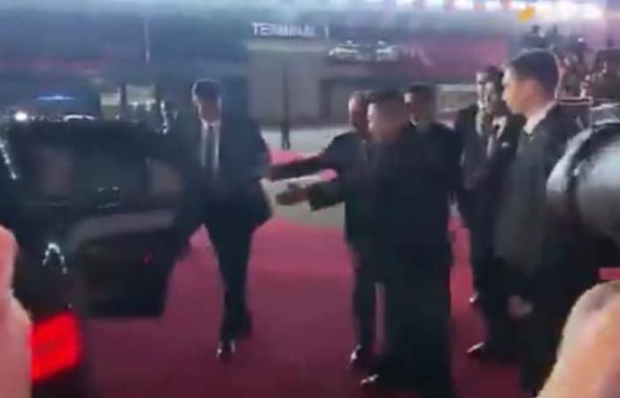 The awkward moment between Kim Jong-un and Putin in North Korea