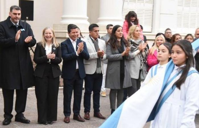 Students pledged loyalty to the Flag – mendoza.edu.ar