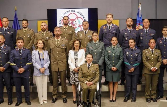 Robles receives in audience the two soldiers who will participate in the Paris Olympic Games