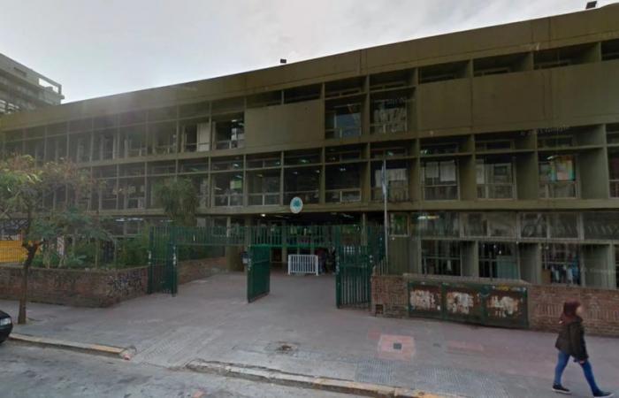 How is the situation of the Buenos Aires schools that suffered computer thefts?