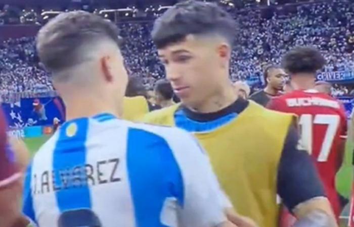 The nice hug between Julián Álvarez and Enzo Fernández after Argentina’s victory