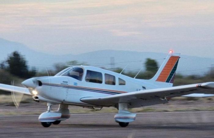 What is the training that a pilot must have to fly a small plane?