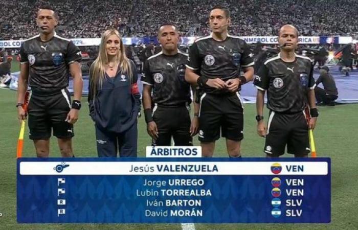 What was journalist Morena Beltrán doing among the referees before Argentina vs Canada in the Copa América?