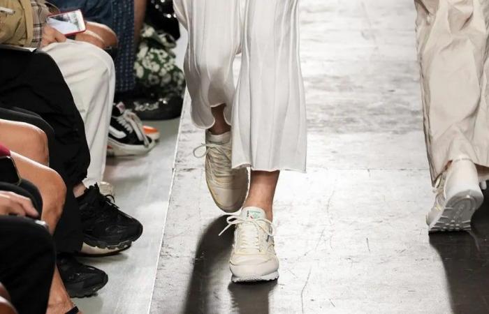 We found the most elegant white Rebok sneakers on the Hed Mayner Spring-Summer 2025 catwalk