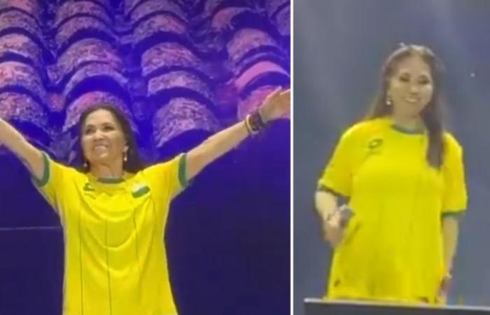 Ana Gabriel put on the Atlético Bucaramanga shirt in the middle of her concert