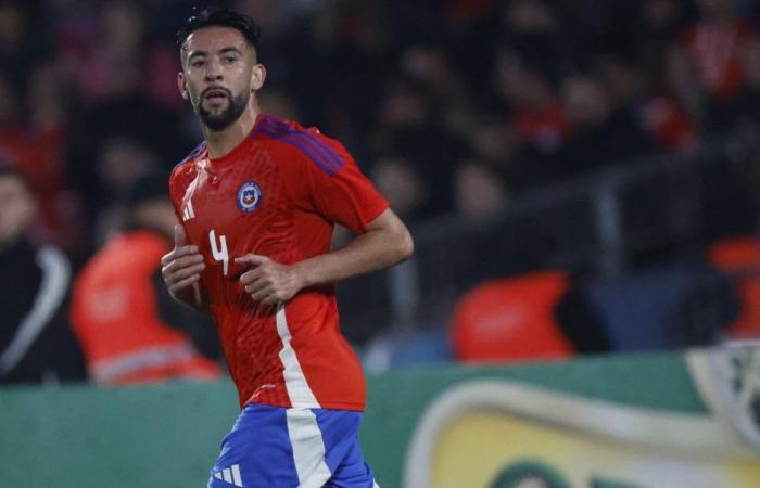 They reveal details of the signing of Mauricio Isla to Colo Colo
