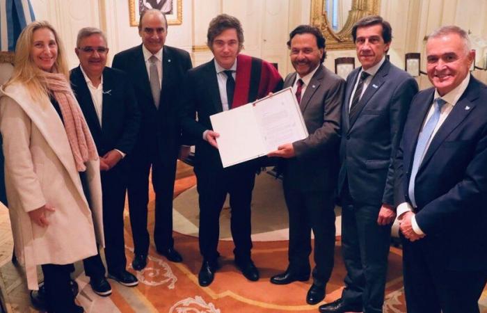 Gustavo Sáenz delivered the Güemes Pact to Javier Milei | The Nation seeks the definitive approval of the Base Law and the Fiscal Package