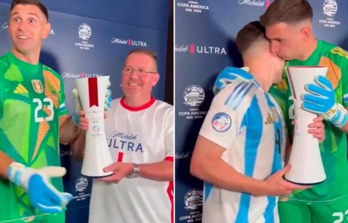 The funny show of Dibu Martínez after Argentina’s victory over Canada: he asked to give the MVP award to Julián Álvarez
