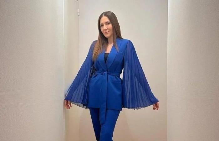Valeria Mazza looks in a tailored outfit that is different from everyone else: the detail that takes the outfit to another level