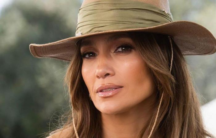 Viral video: Jennifer Lopez went to the beach with heels so high that it was difficult for her to walk in the sand