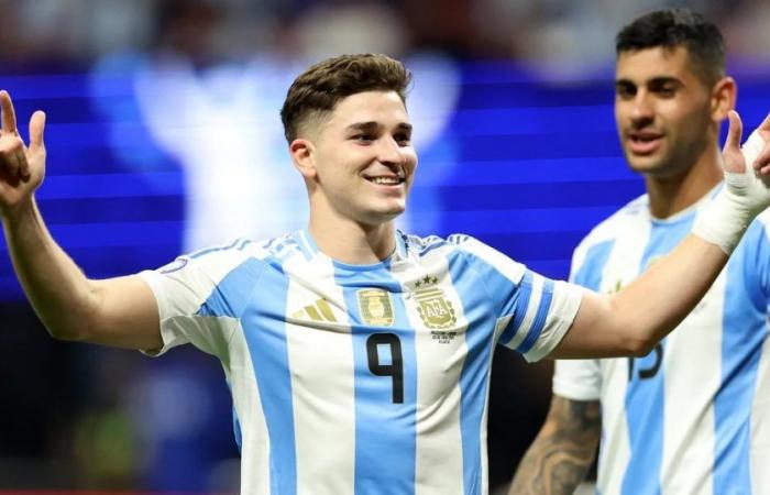 The pearls of Argentina’s victory against Canada: Dibu Martínez’s reaction after his cover and Cuti Romero’s fierce double cut that lifted the stadium
