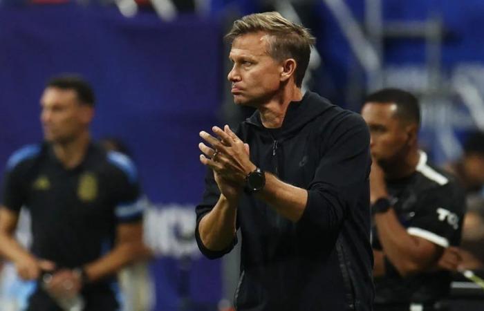 The Canadian coach had an unexpected complaint about Argentina’s delay at halftime and justified his anger: “They were analyzing how to play against us”