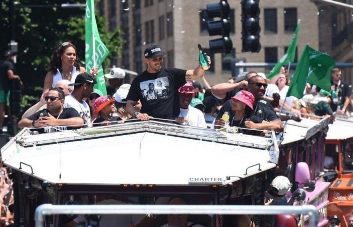 Boston commemorates the 18th. Celtics title with a parade