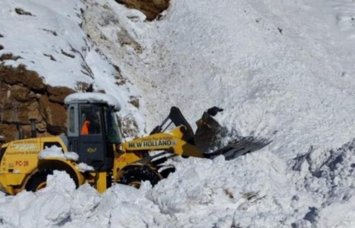 Mendoza under the snow: Gendarmerie evacuated three people and this Saturday they will try to rescue two more