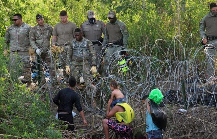 How many Colombians have been detained at the border with the United States in the last two years and how many are granted asylum?